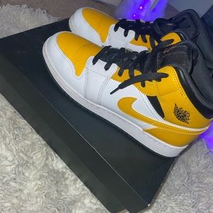 Air Jordan 1 Mid